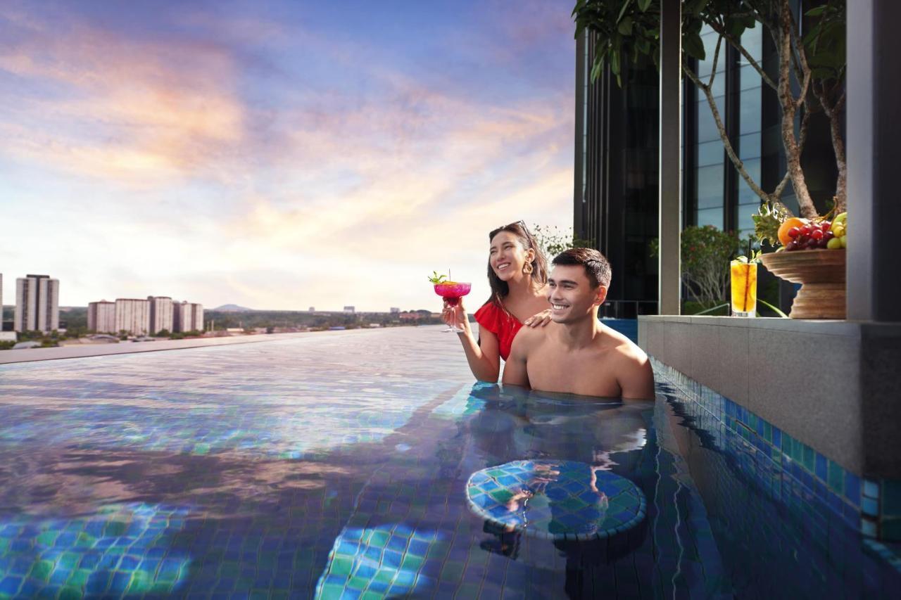 Doubletree By Hilton Shah Alam I-City Экстерьер фото Infinity Pool