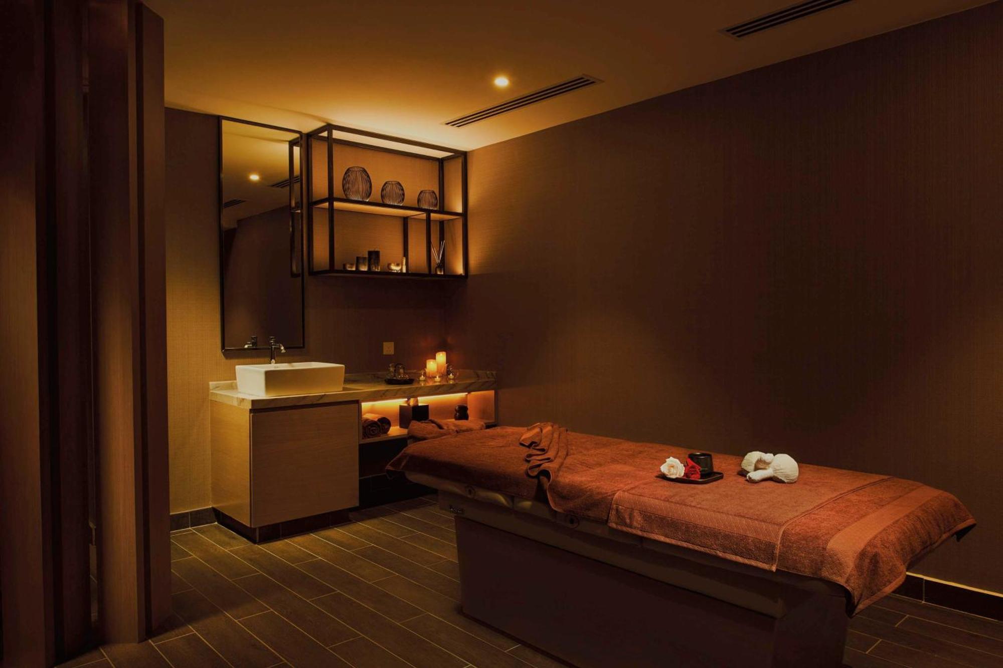 Отель Doubletree By Hilton Shah Alam I-City Экстерьер фото A massage room at a spa