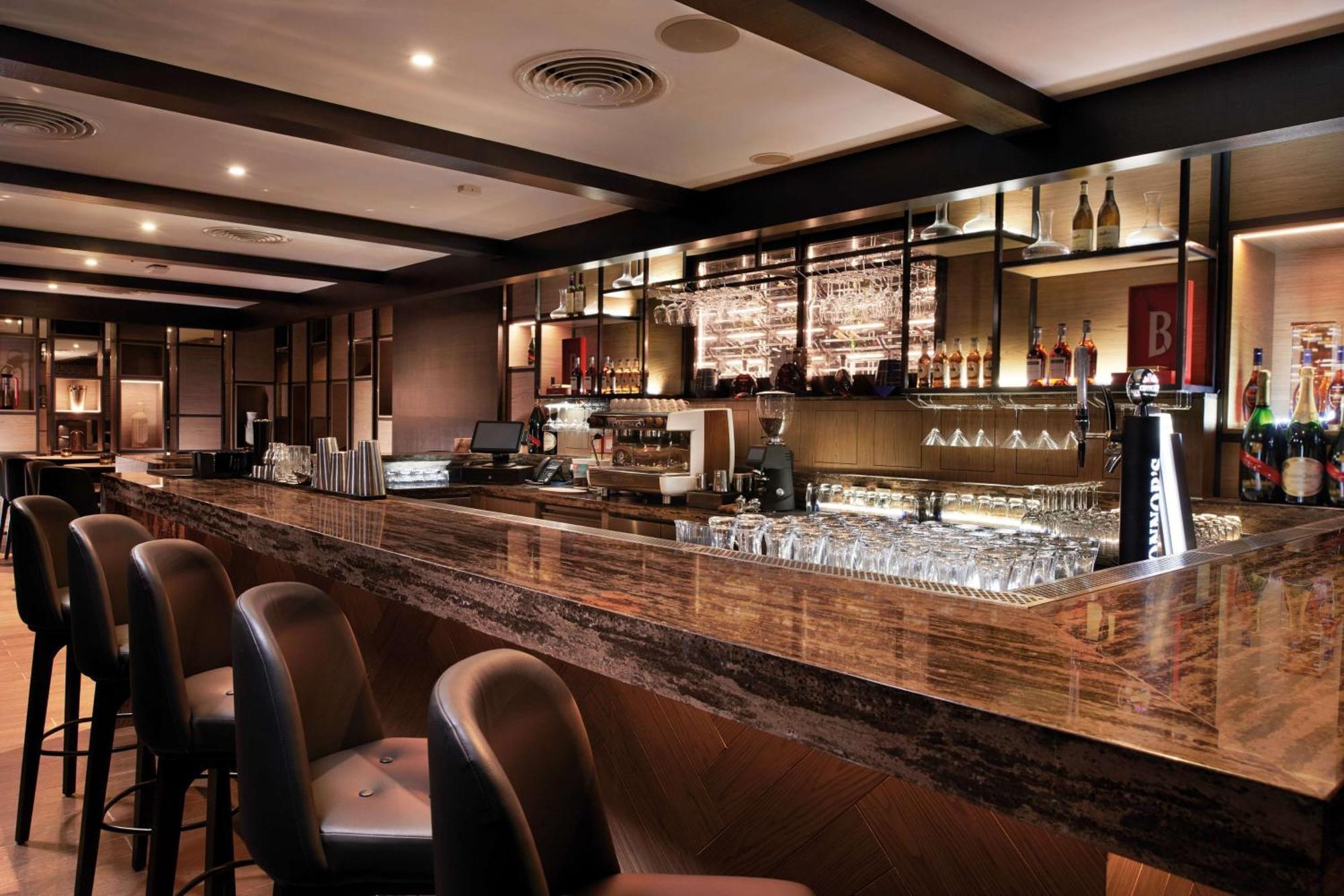 Отель Doubletree By Hilton Shah Alam I-City Экстерьер фото The bar at the B lounge