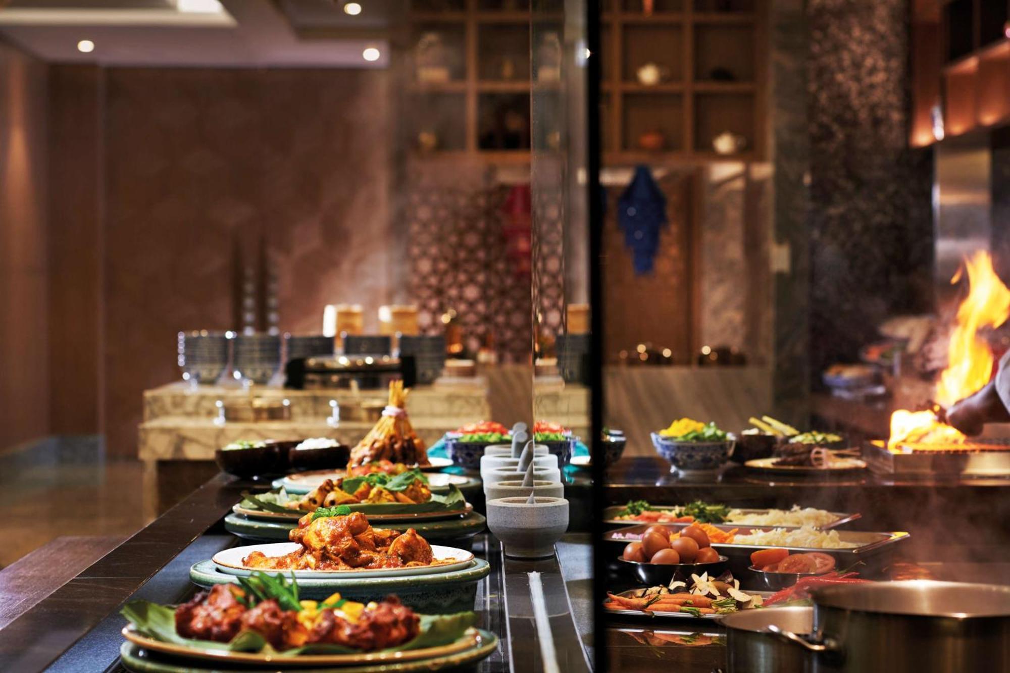 Doubletree By Hilton Shah Alam I-City Экстерьер фото A buffet at a restaurant